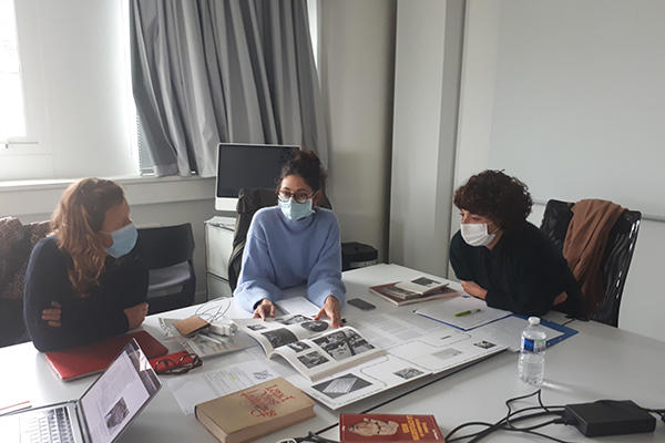 Silvia Dore, échange lors du workshop « En quête d’images » à l’Ensadlab (Paris) avec l’équipe de recherche du projet « De l’ethnographie à l’atlas transmédia », les 28-29-30 septembre 2020.
