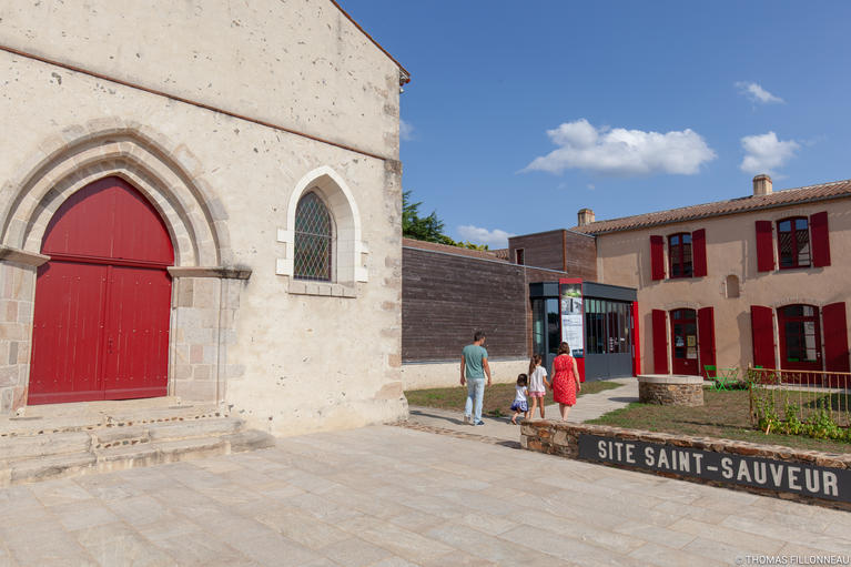 Vue extérieure de l'accès au Site Saint-Sauveur