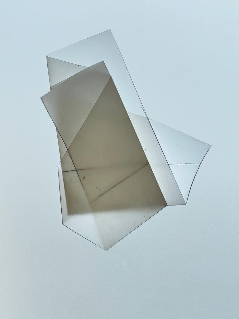 Muriel Valat-B, Ten directions 2, 2021. Graphite sur papier calque, fil de lin. 30 x 30 cm. 