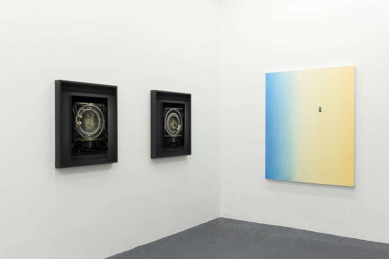 Vue installation exposition Paraboles, Raphael Dallaporta, Jean-Kenta Gauthier. Vaugirard