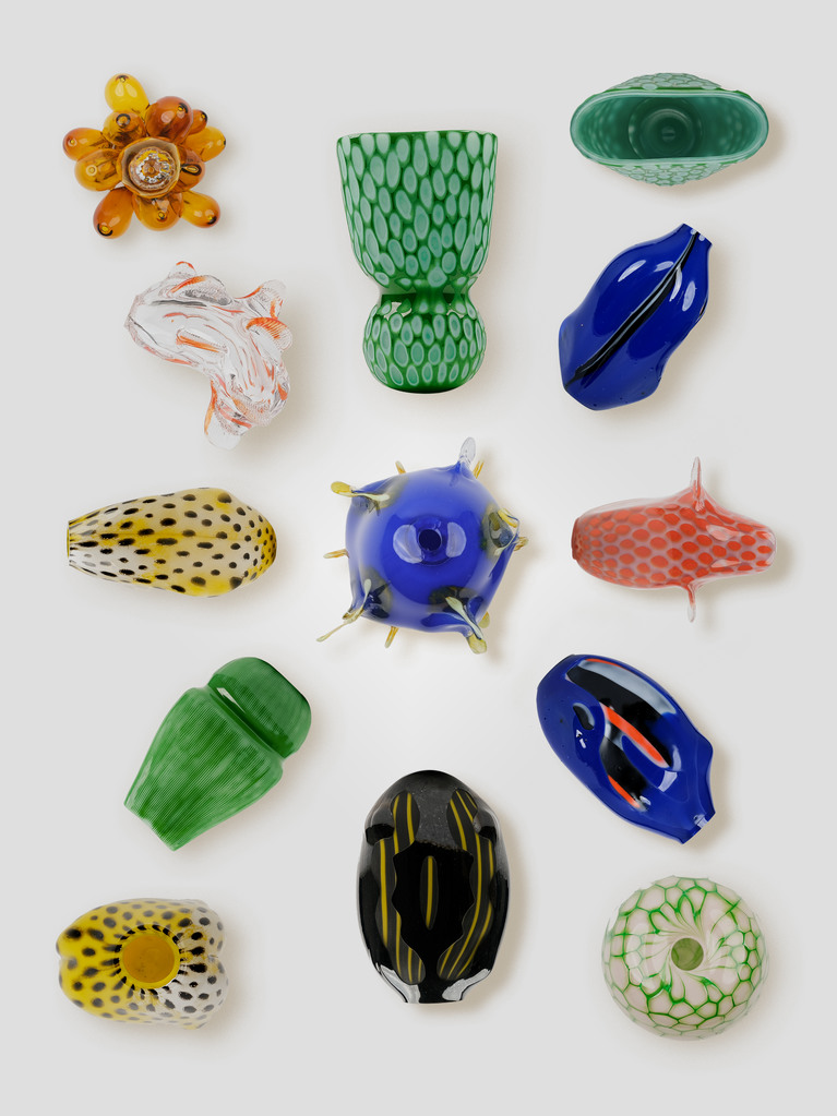 Claire + Léa, Glass Forms in Nature [planche de vases en photomontage], 2022–2023.