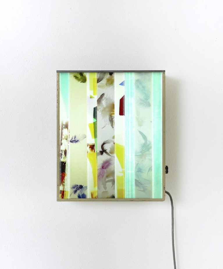 Hector Castells Matutano, By Bye, 2022, 45,5 x 38 x 13,5 cm, pellicules diapositives 35 et 120 mm, négatoscope, résine d’époxy