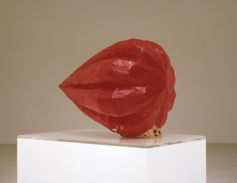 Oeuvre de Panamarenko, Papavore (1980), exposé dans l'exposition "Comme un souffle" au MANAS