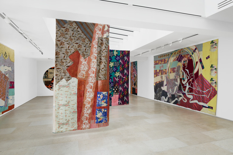 Robert Kushner, The fabric of Gods and Goddesses: textile paintings from the 1980s, vue d'exposition, 2023, Paris 08