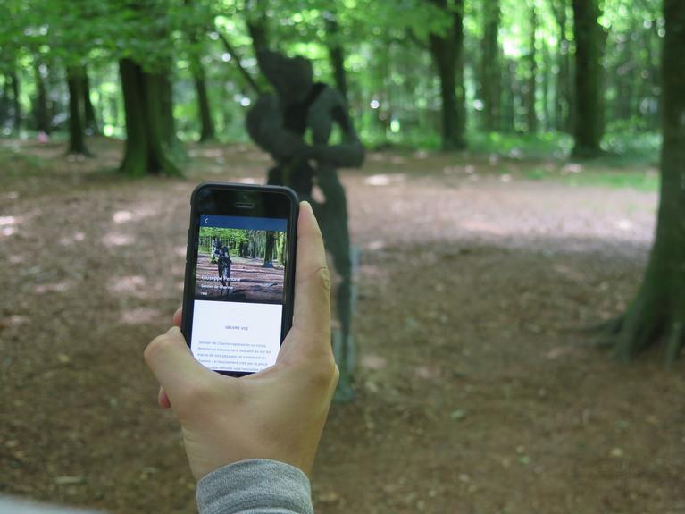Utilisation de l'application partcours au sein du parc de sculptures de Kerguéhennec