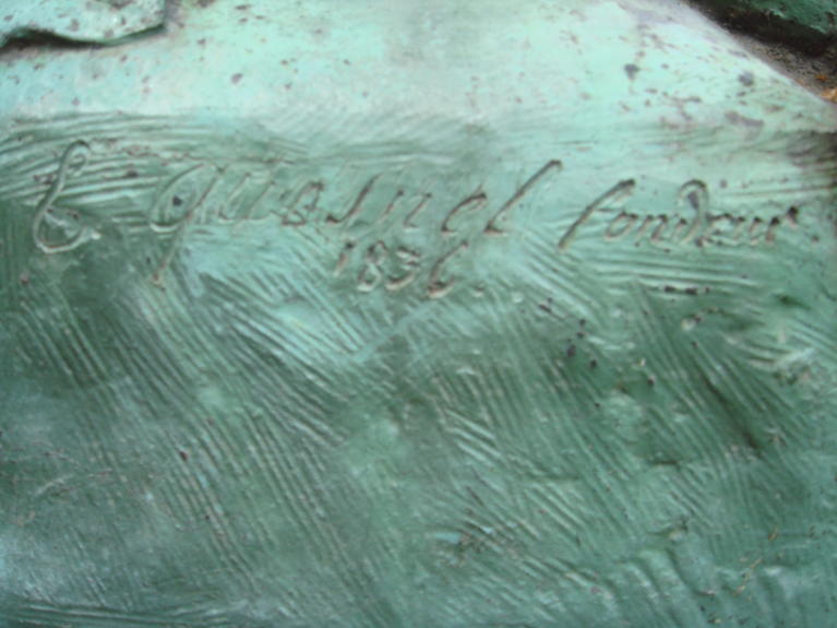 Détail de la signature du fondeur parisien Edouard Quesnel et de la date 1836