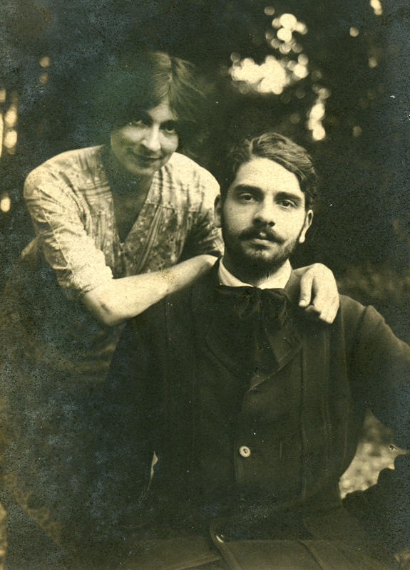 Photographie de Suzanne Emmer, avec son frère Édouard, vers 1910